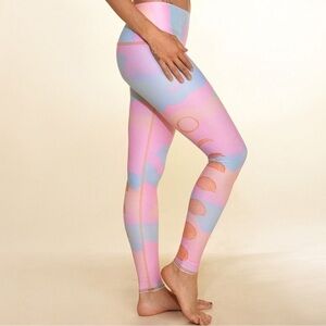 Teeki Womens Small New Moon Rainbow Hot Pants Legging Tie Dye Yoga